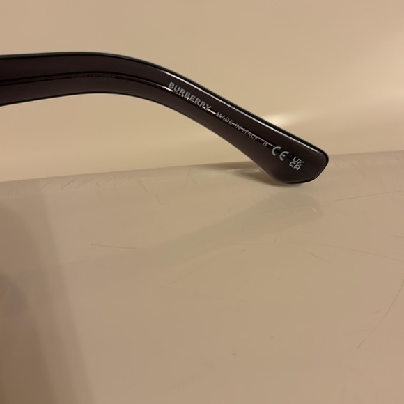 Burberry Black Rectangular Sunglasses with Dark Lenses main image 4